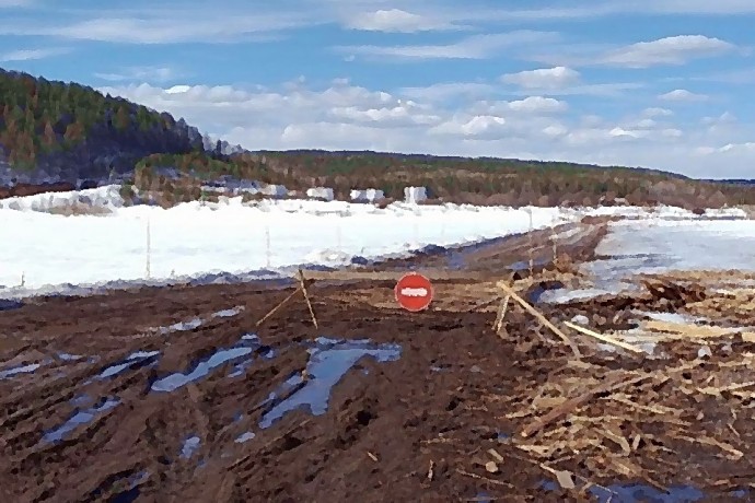 Захламление реки Лена отходами лесопереработки